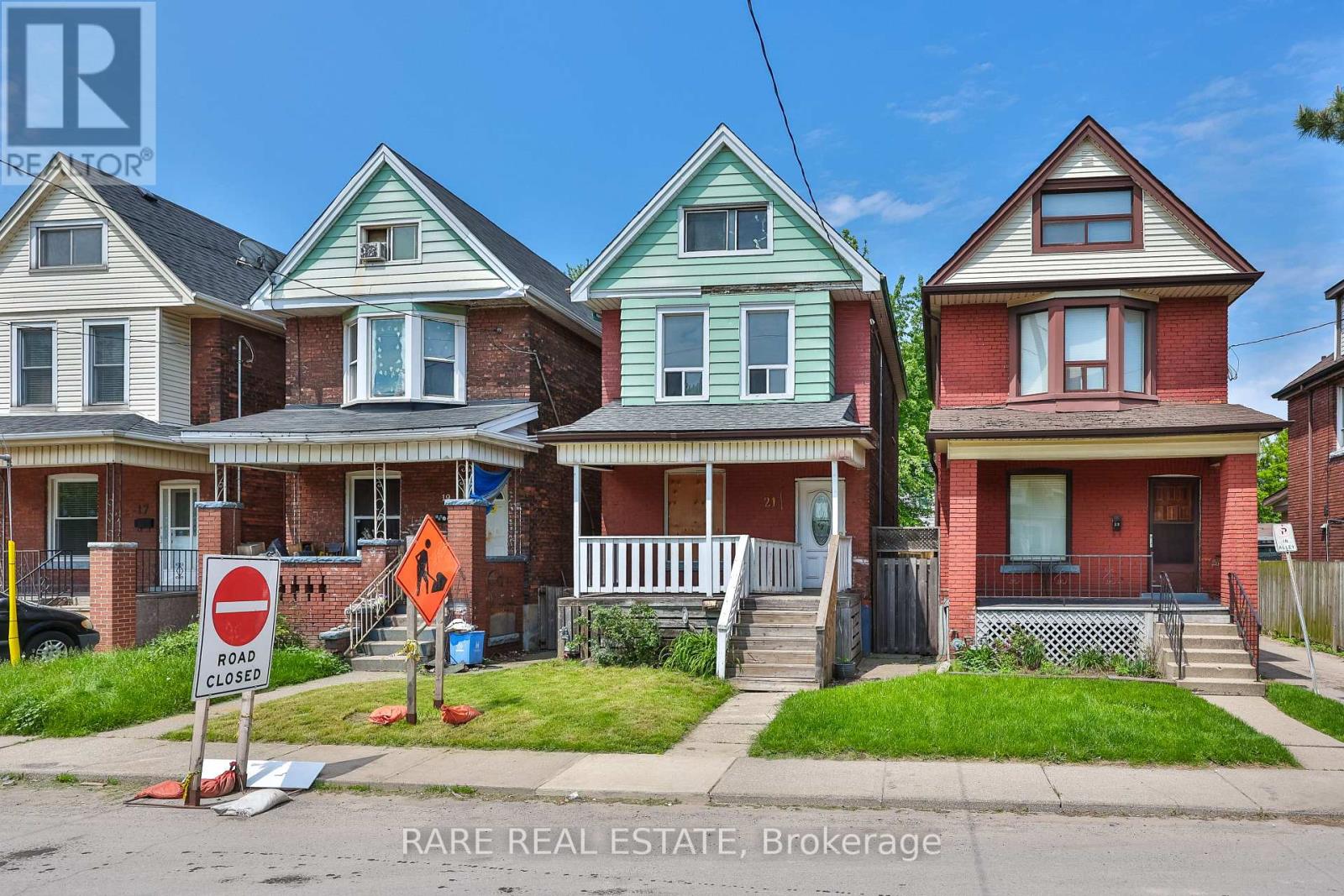 Detached at 21 CHESTNUT AVENUE, Hamilton