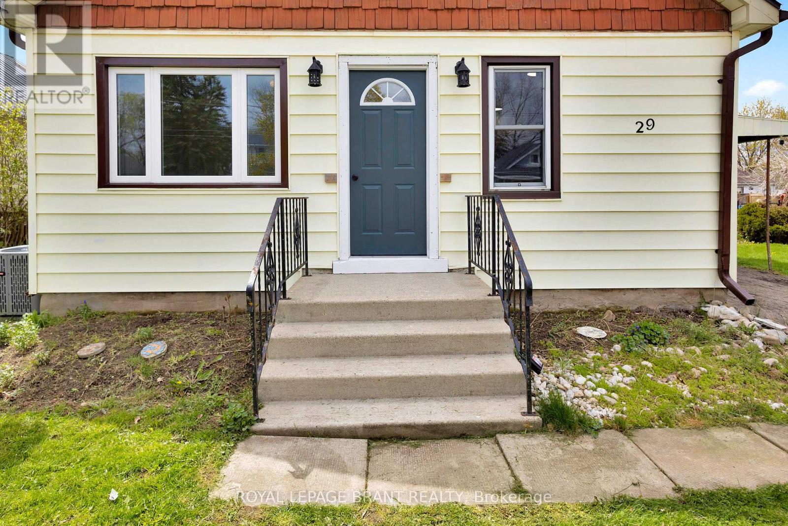 Detached at 29 ALEXANDER STREET, Brant