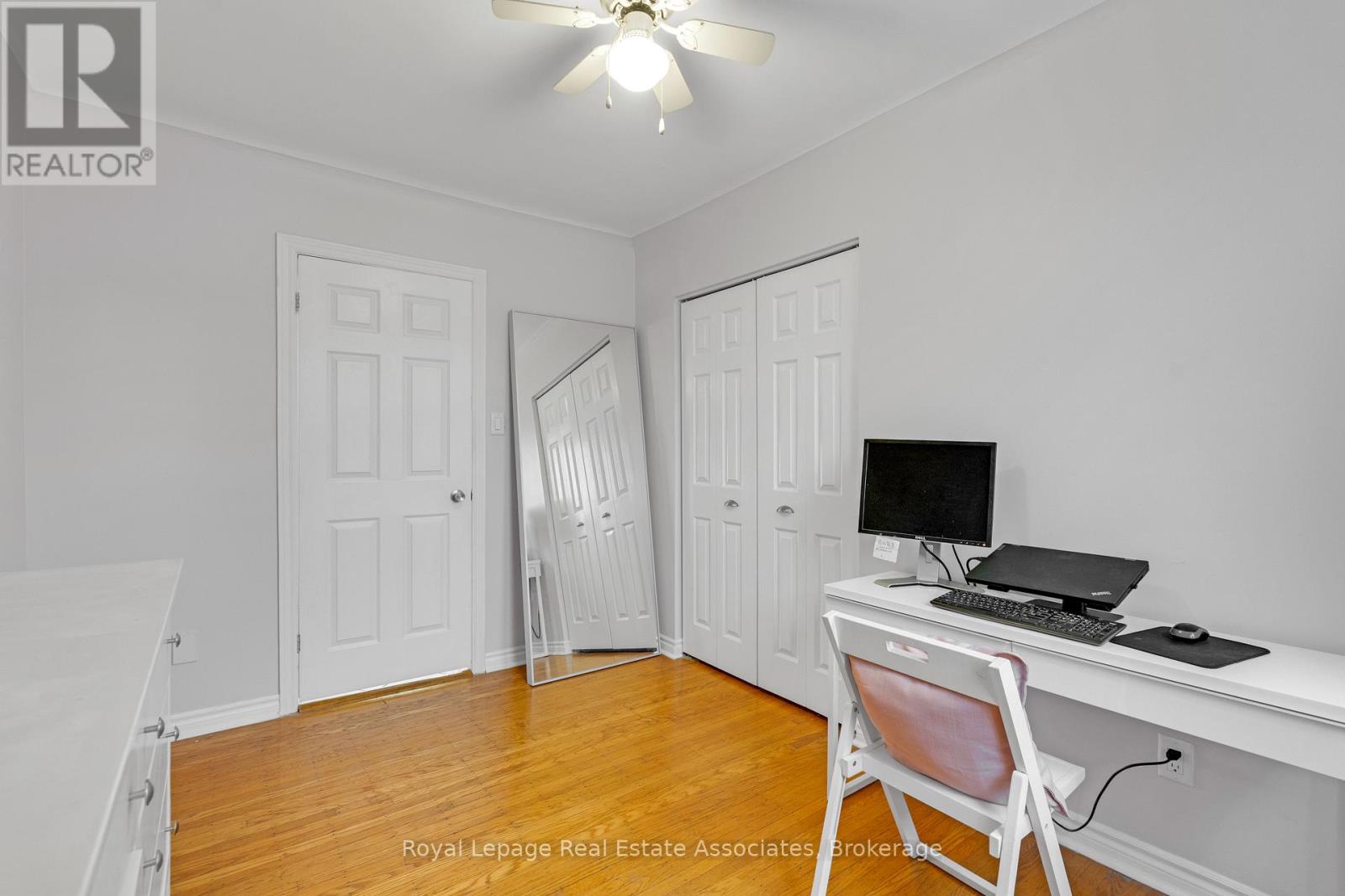 Apartment at 15 - 2 VINELAND AVENUE, Hamilton