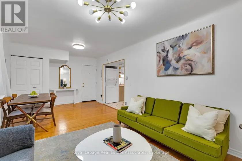 Apartment at 15 - 2 VINELAND AVENUE, Hamilton