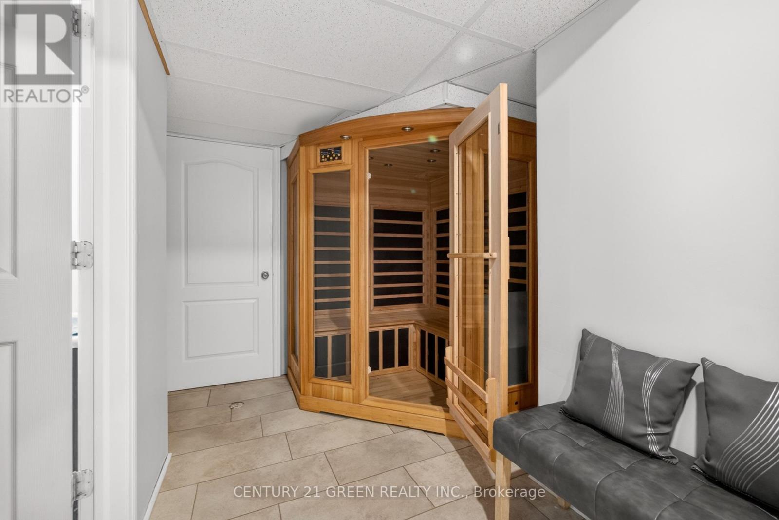 Detached at 21 HAWKSWOOD DRIVE, Kitchener
