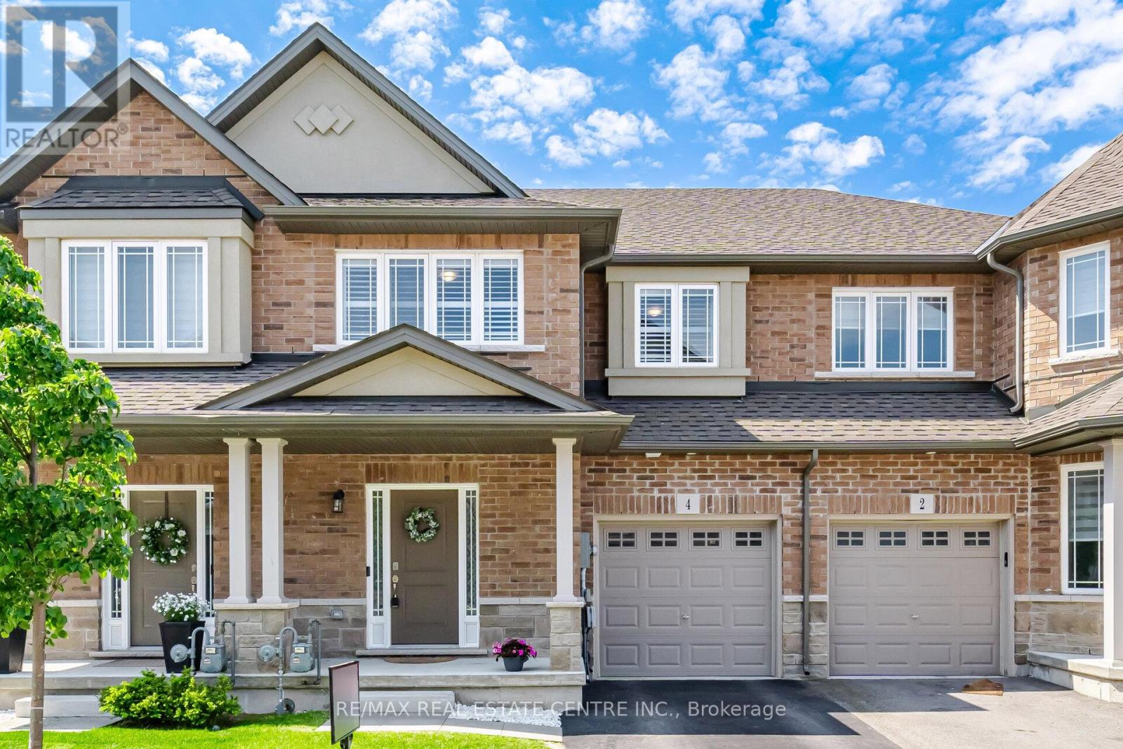 Townhouse at 4 LAGUNA VILLAGE CRESCENT, Hamilton