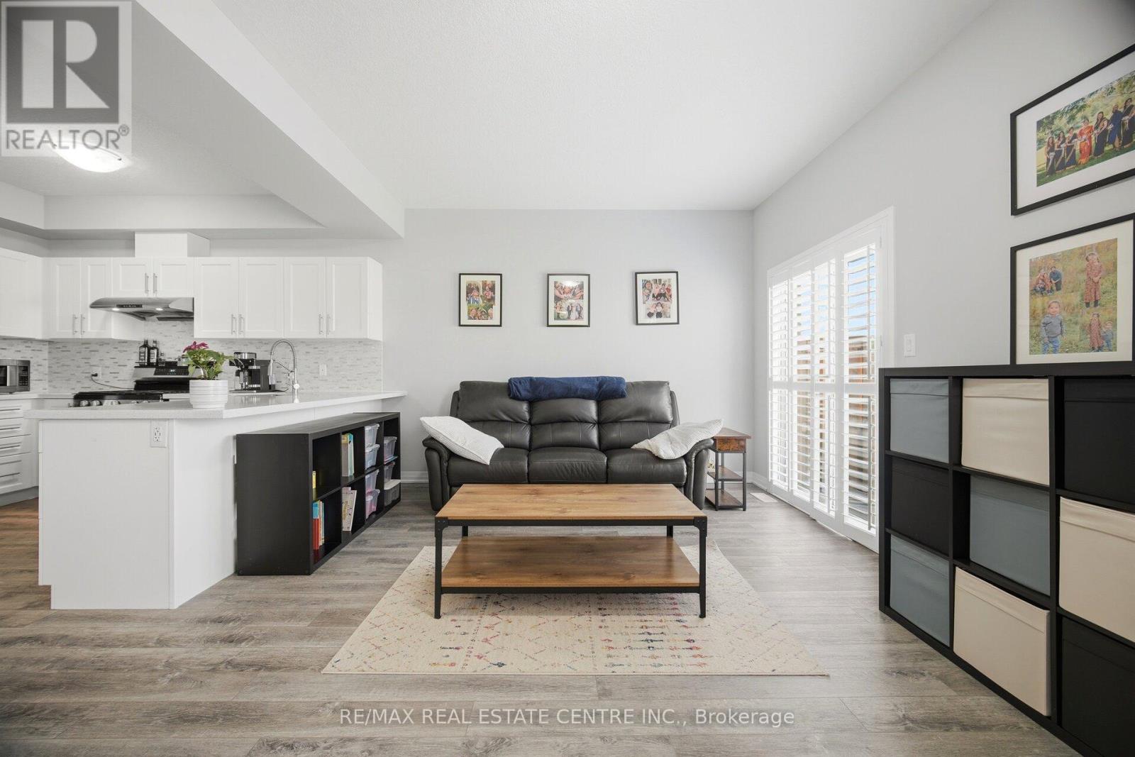 Townhouse at 4 LAGUNA VILLAGE CRESCENT, Hamilton