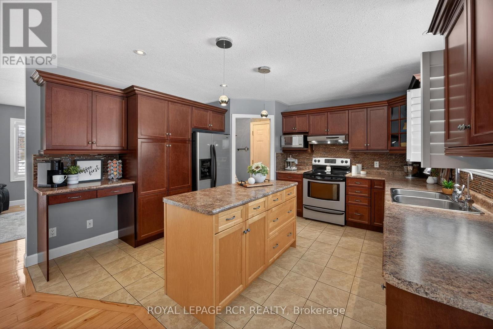 Detached at 17 DEAKEN DRIVE, East Luther Grand Valley