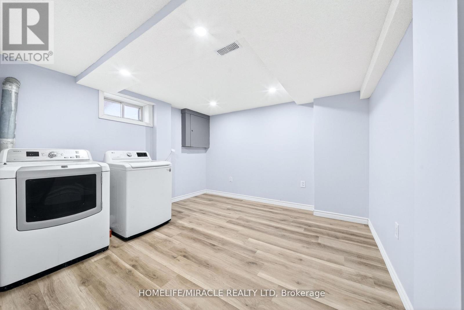 Detached at 100 WEST 3RD STREET, Hamilton