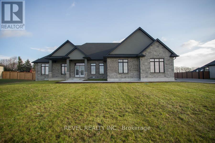 Detached at 14 BOWEN PLACE, Brant (Oakland)
