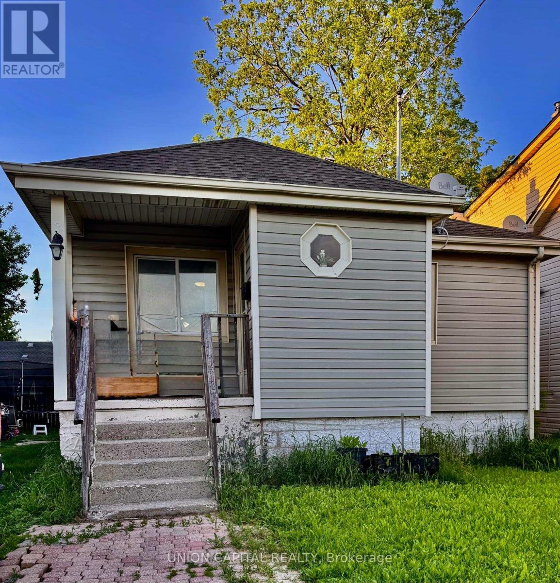 Detached at 16 CUMMING STREET, St. Catharines (Western Hill)