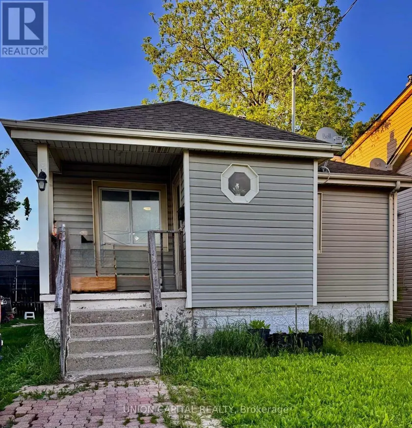 Detached at 16 CUMMING STREET, St. Catharines