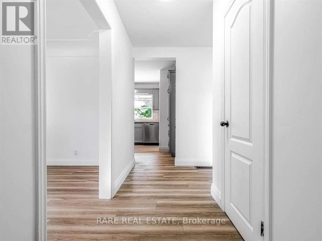 Detached at 15 MILLER DRIVE, Hamilton (Ancaster)