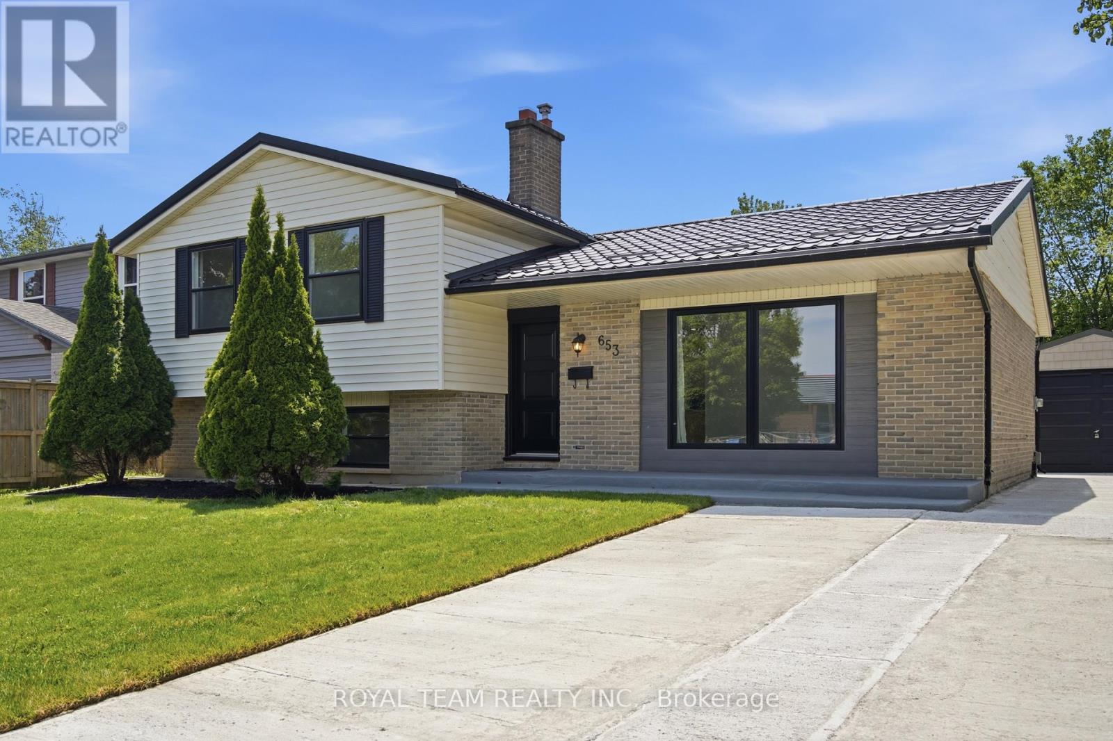 Detached at 653 STEEPLECHASE DRIVE, London