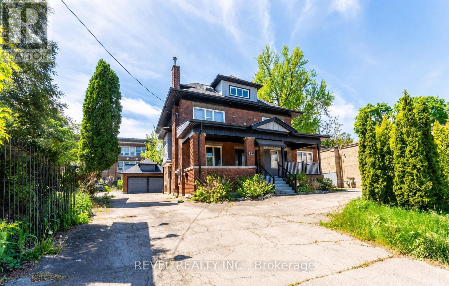 Multiplex at 822 MAIN STREET E, Hamilton (Blakeley)
