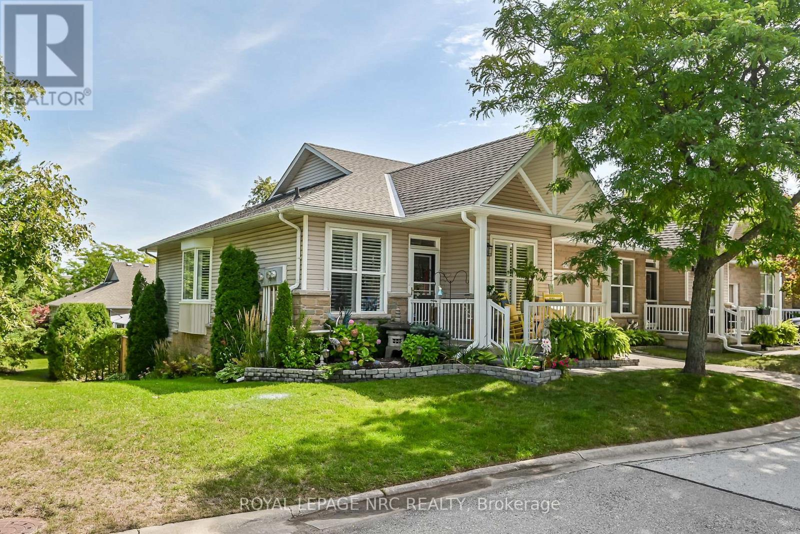 Townhouse at 29 - 20 KITTY MURRAY LANE, Hamilton (Meadowlands)