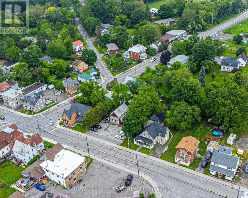 Multiplex at 6607-6613 FOURTH LINE ROAD, Ottawa
