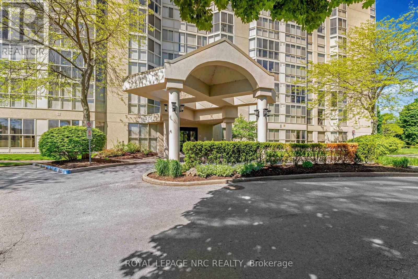 Apartment at 210 - 162 MARTINDALE ROAD, St. Catharines (Grapeview)