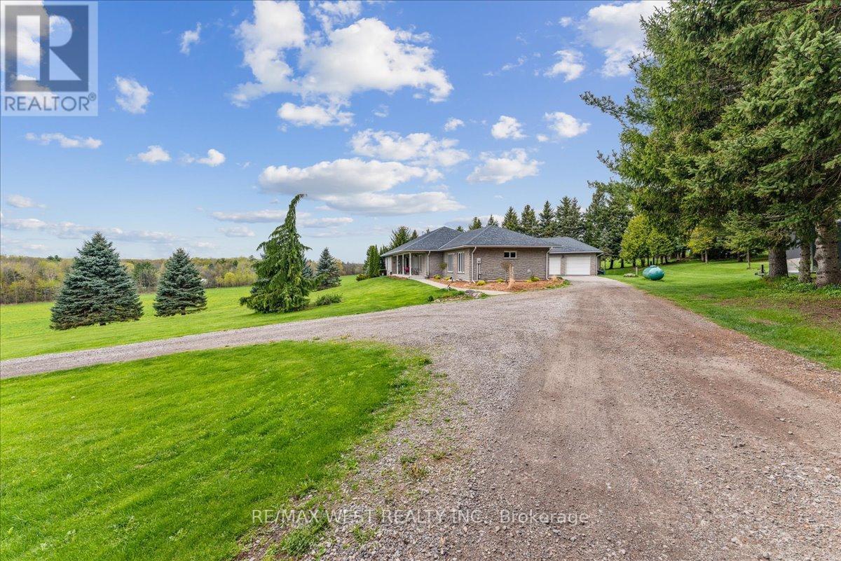 Detached at 331 MOUNTSBERG ROAD, Hamilton