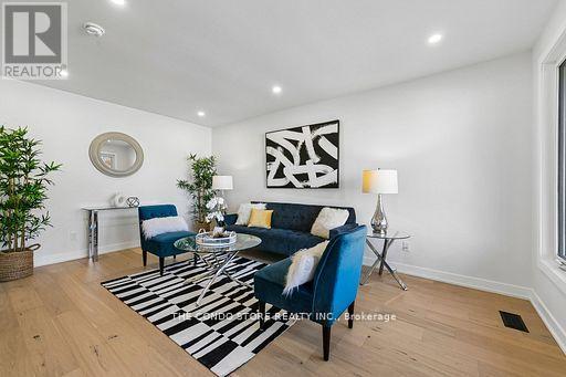 Detached at 15 COLONIAL COURT, Hamilton