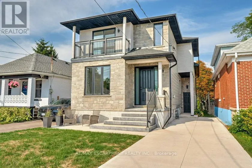 Detached at 38 EAST 16TH STREET, Hamilton (Inch Park)