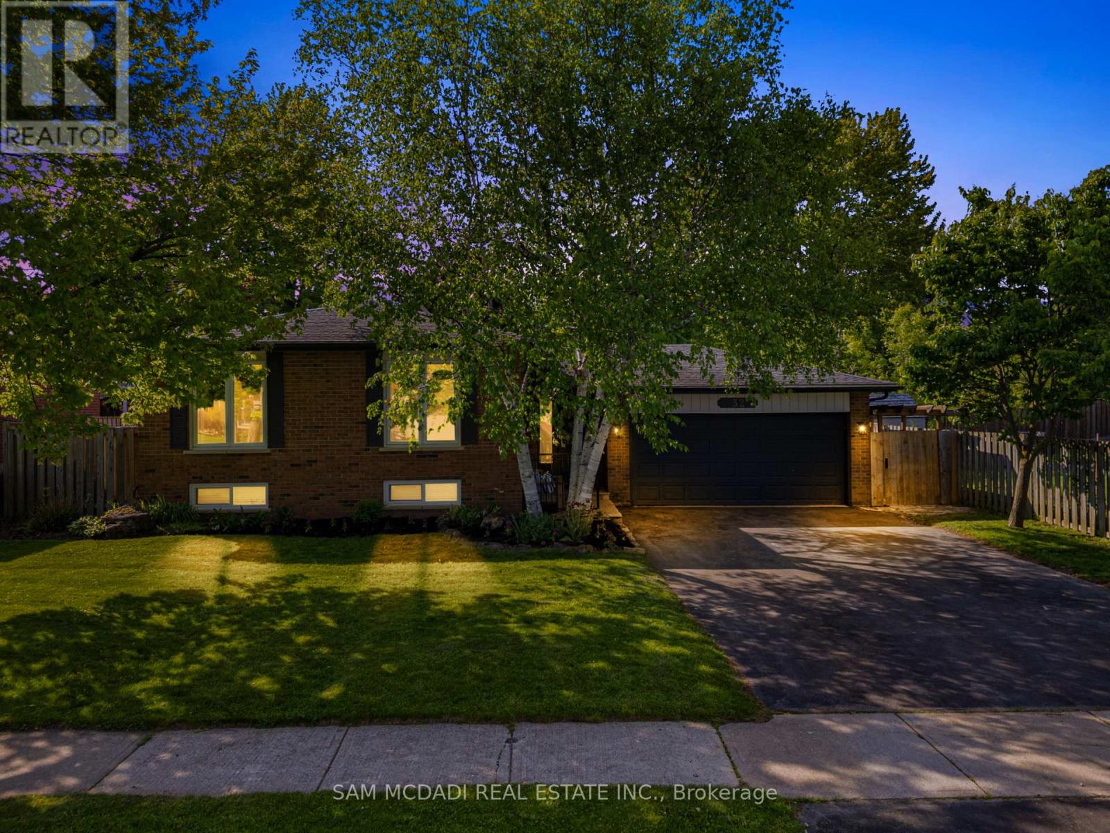 Detached at 32 MILVERTON CLOSE, Hamilton (Waterdown)
