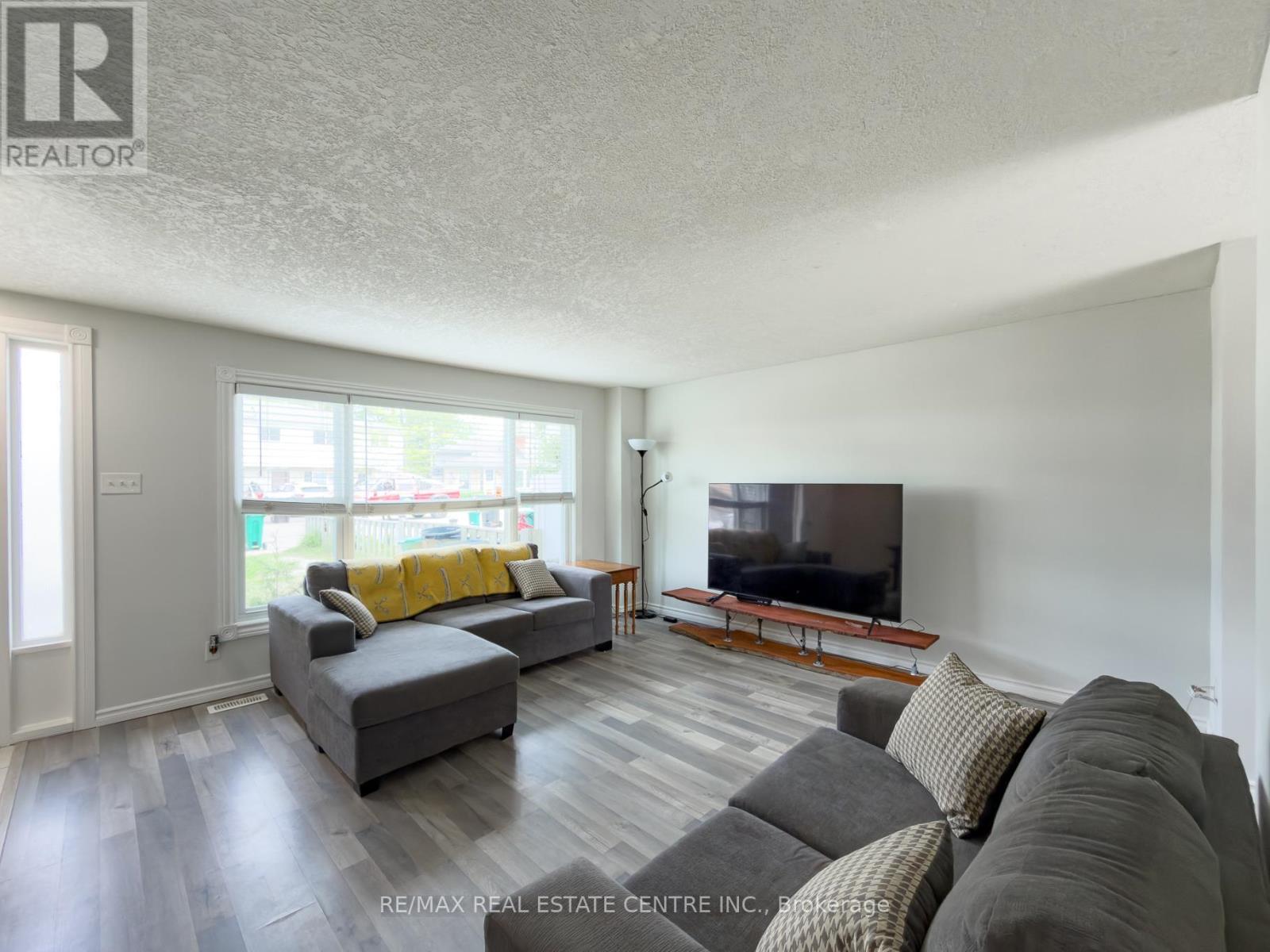 Townhouse at 724 PARKVIEW CRESCENT, Cambridge