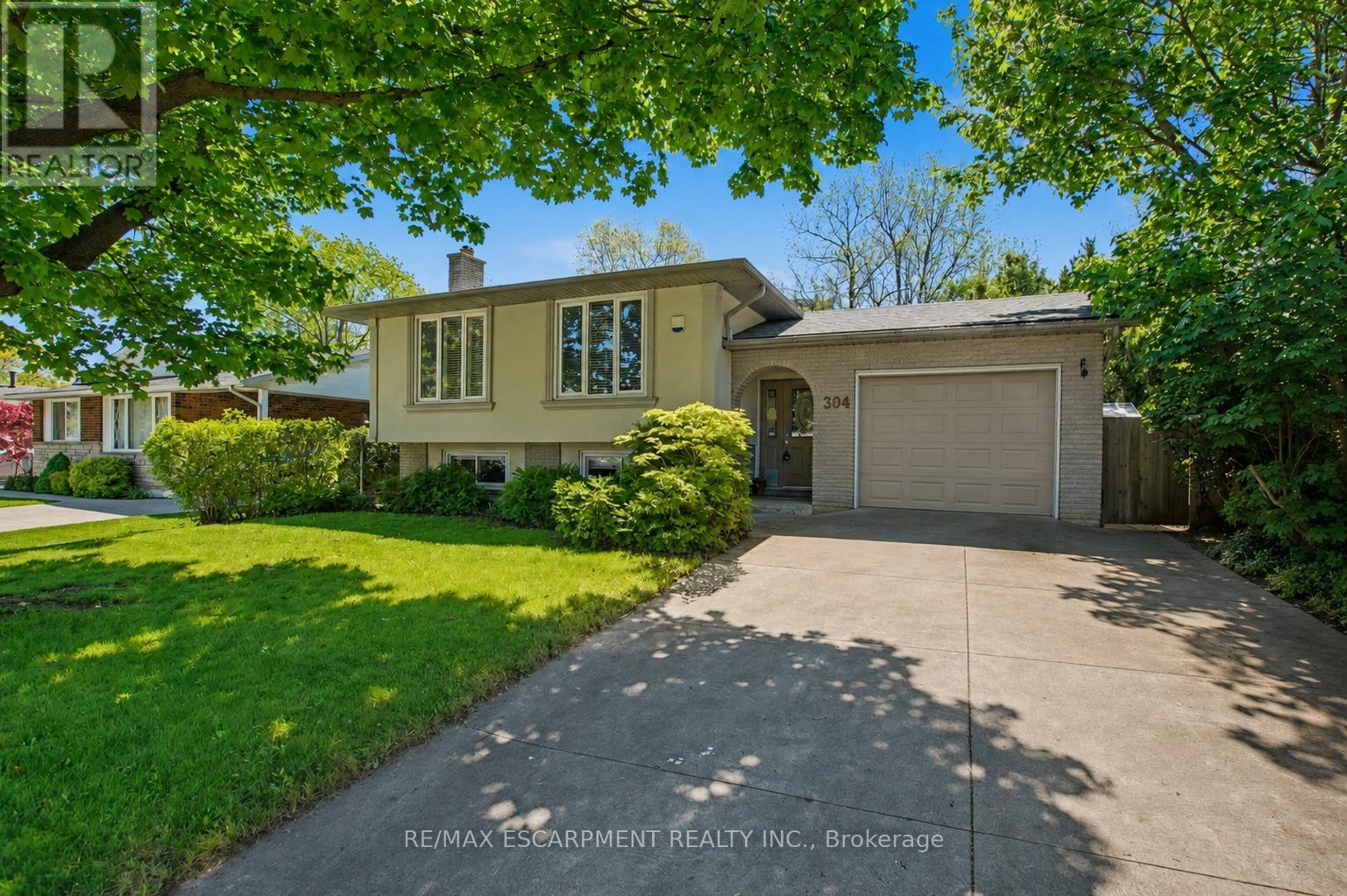 Detached at 304 ST ANDREWS DRIVE, Hamilton