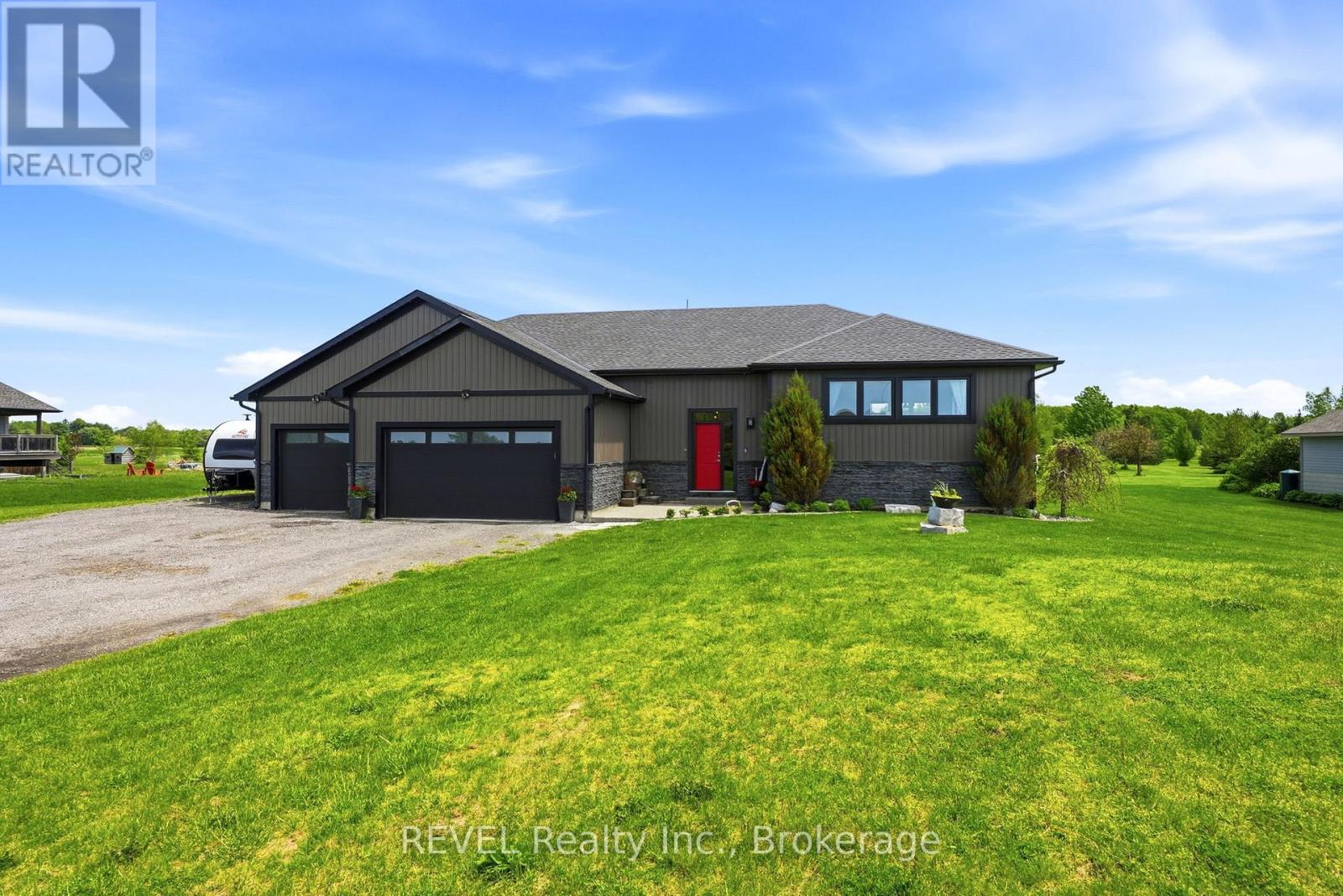 Detached at 221 FARR STREET, Pelham (Fenwick)