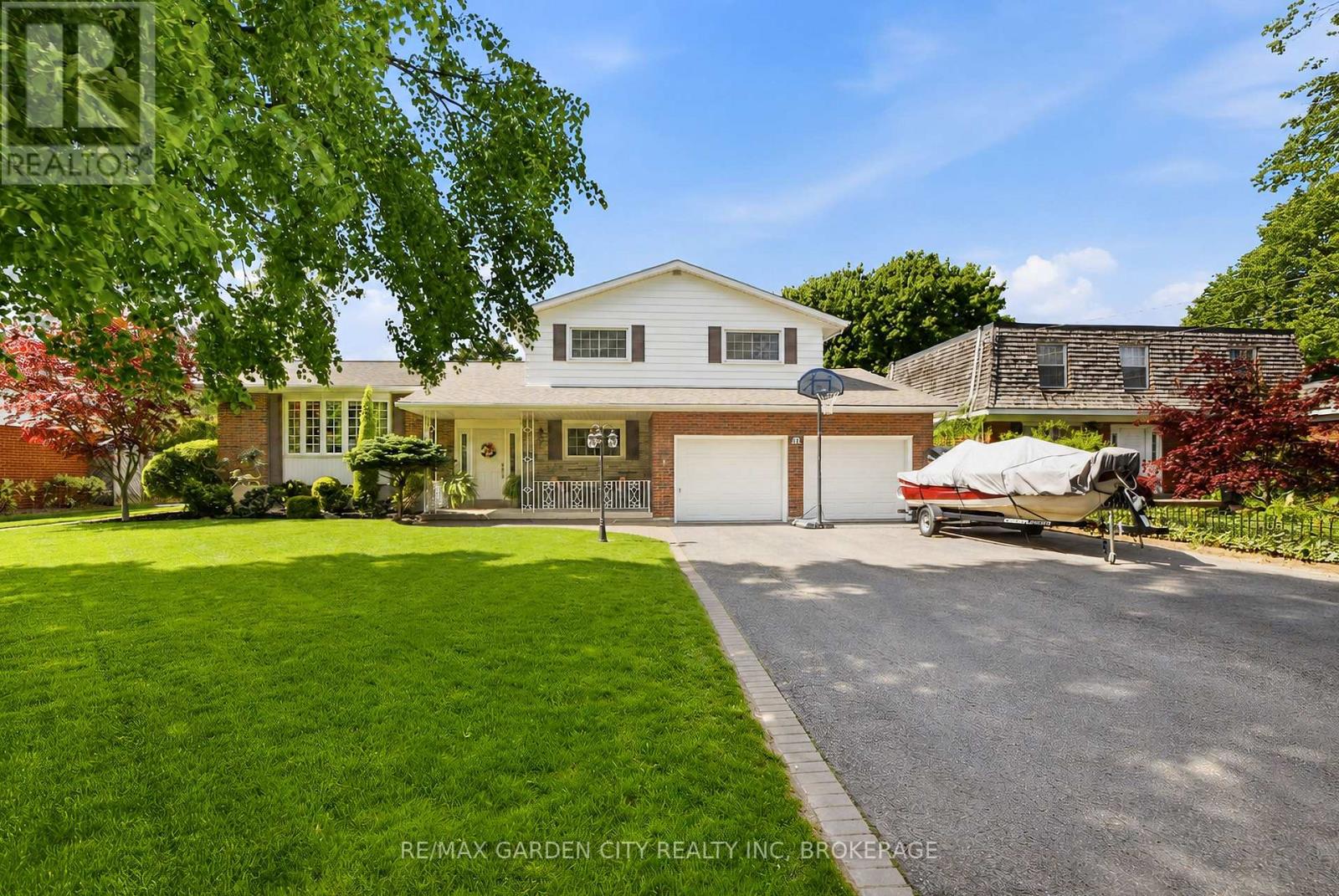 Detached at 61 ROYAL YORK ROAD, St. Catharines