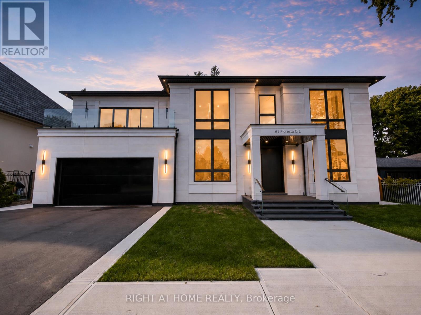 Detached at 61 FLORESTA COURT, Hamilton (Ancaster)
