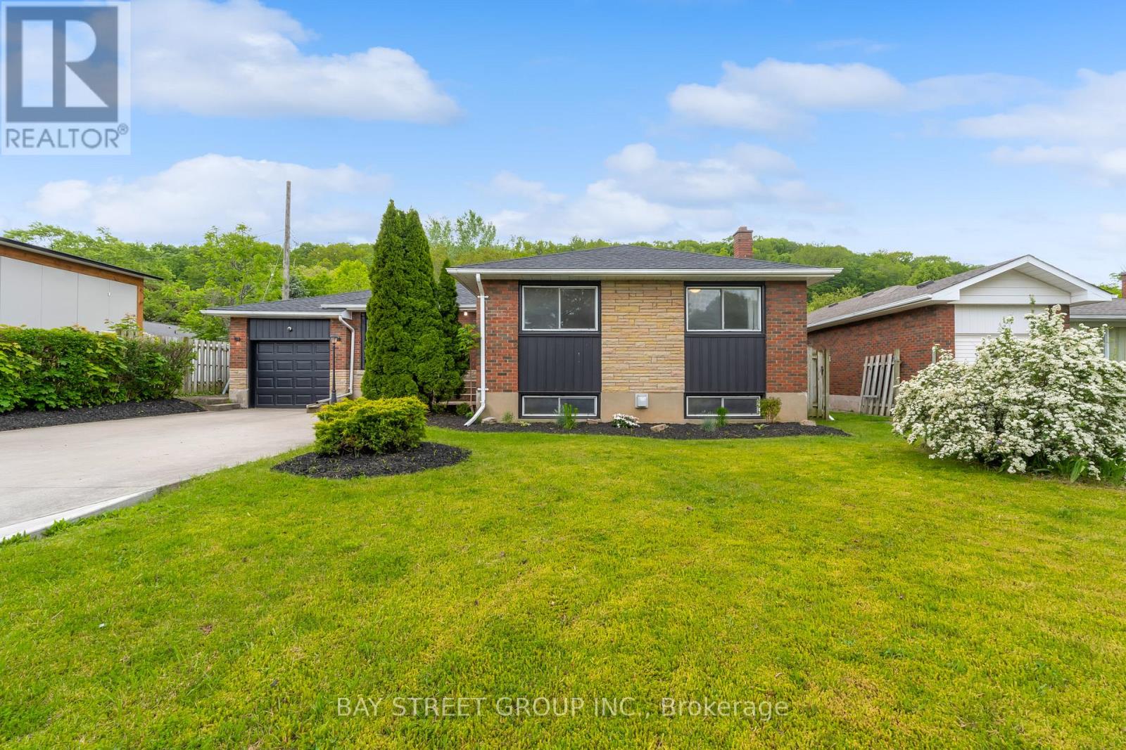 Detached at 8 GLENBARR ROAD, St. Catharines