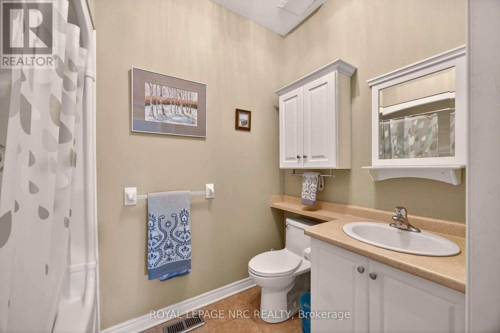 Townhouse at 9 - 4300 KALAR ROAD, Niagara Falls
