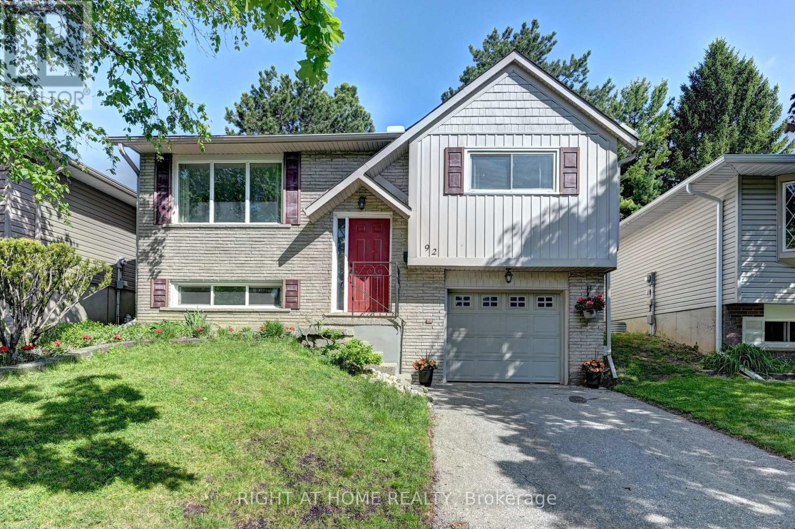 Detached at 92 PINEMEADOW CRESCENT, Waterloo