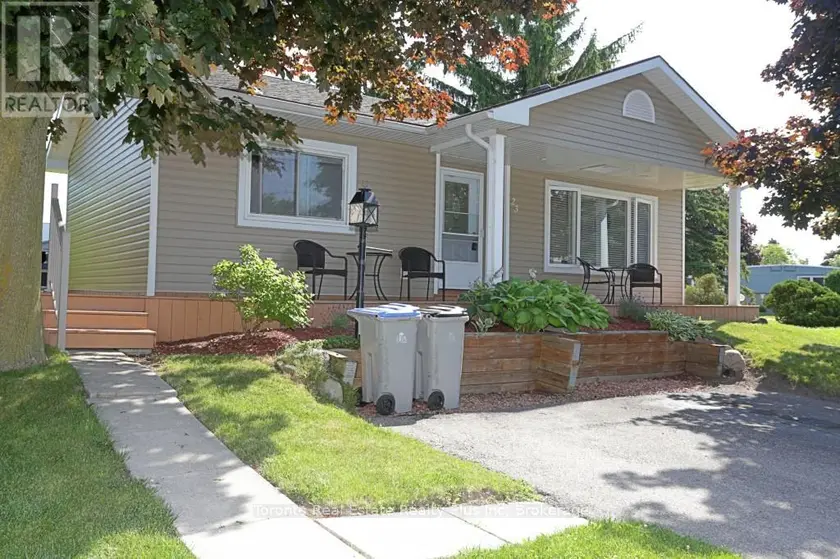Detached at 23 PEBBLE BEACH PARKWAY E, South Huron