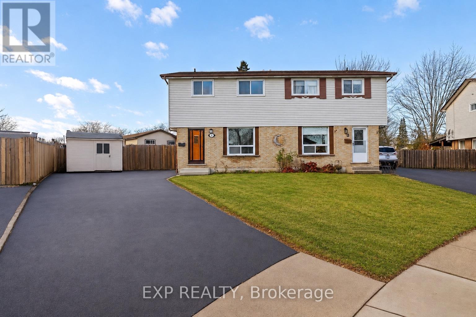 Semi-Detached/Link at 9 CLEVELAND PLACE, Hamilton (Stoney Creek Mountain)