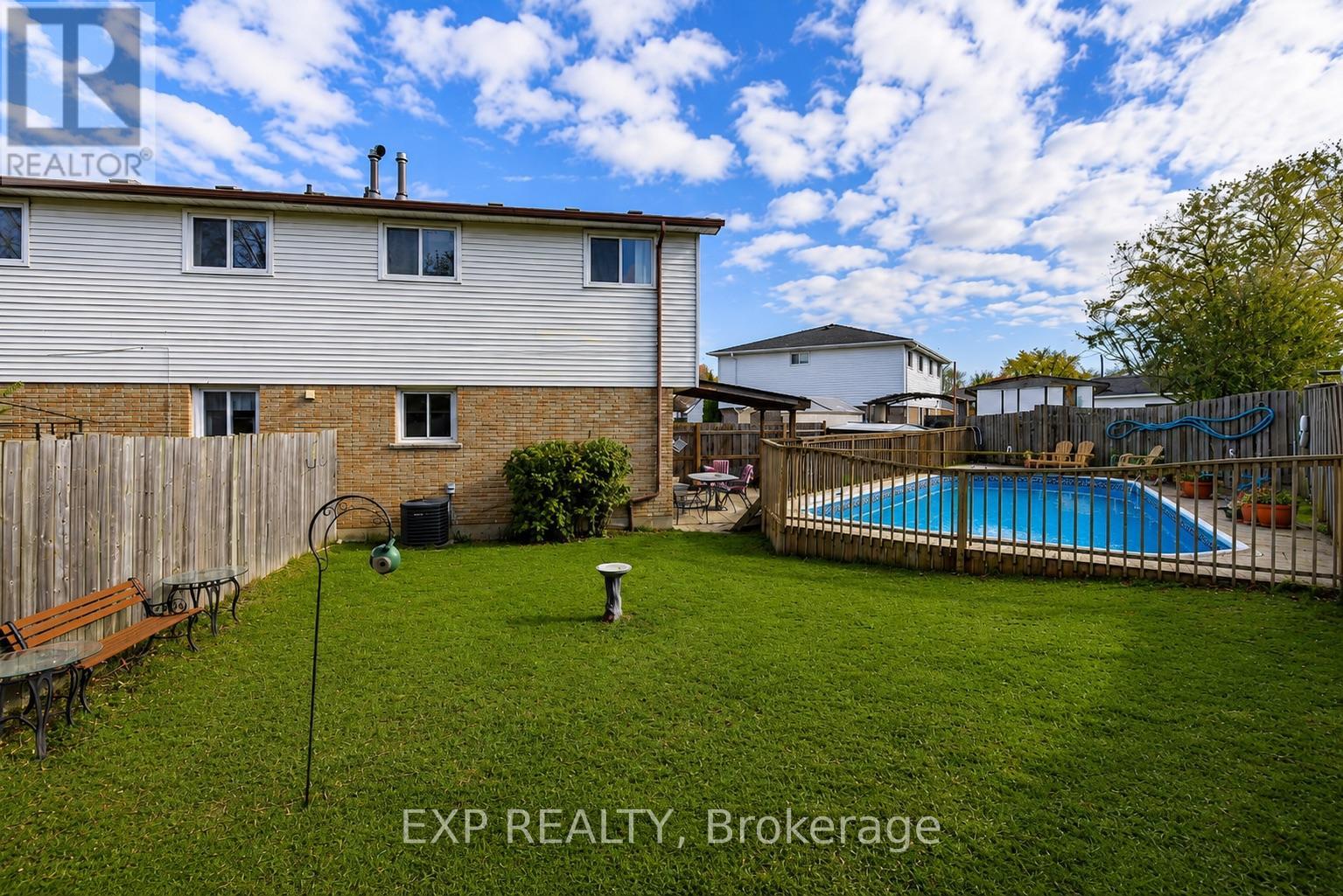 Semi-Detached/Link at 9 CLEVELAND PLACE, Hamilton