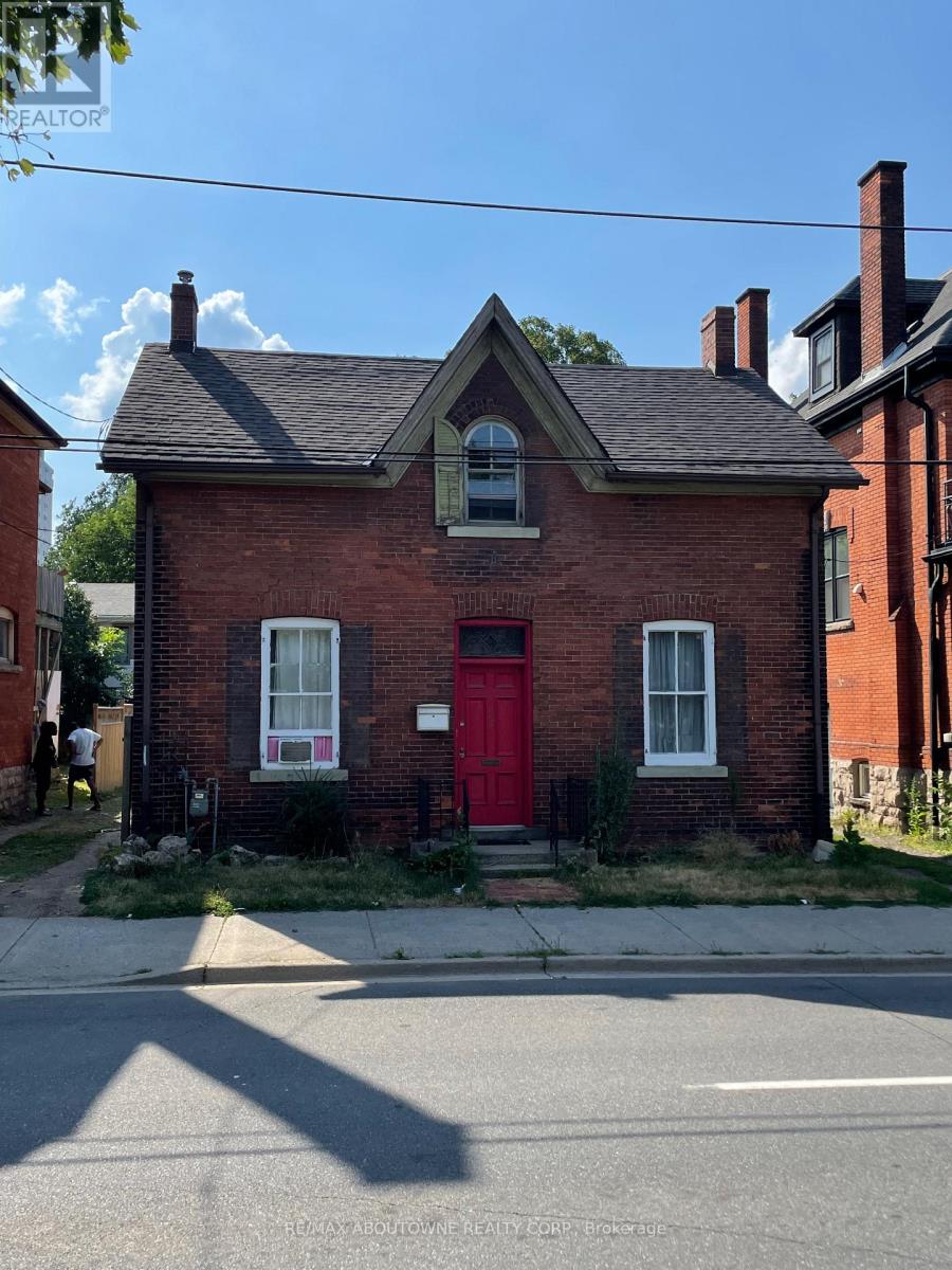 Detached at 70 WELLINGTON STREET S, Hamilton