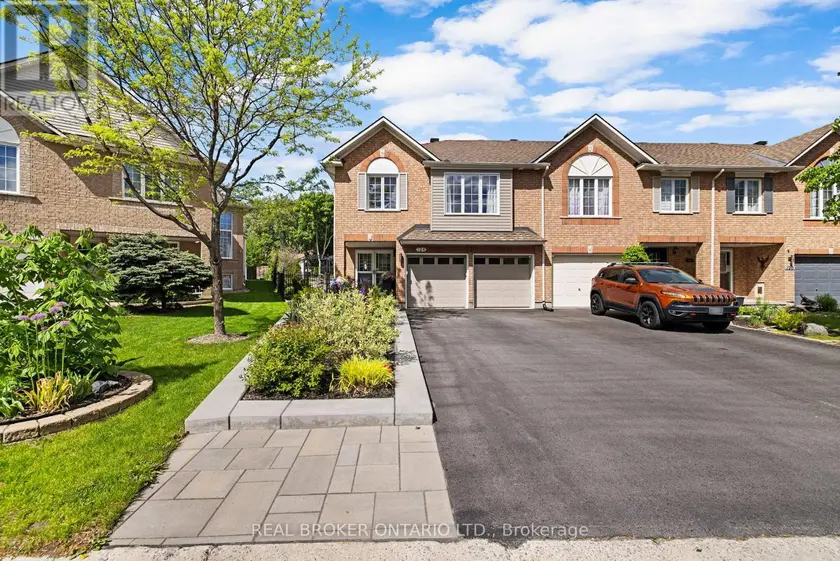 Townhouse at 124 MACASSA CIRCLE, Ottawa