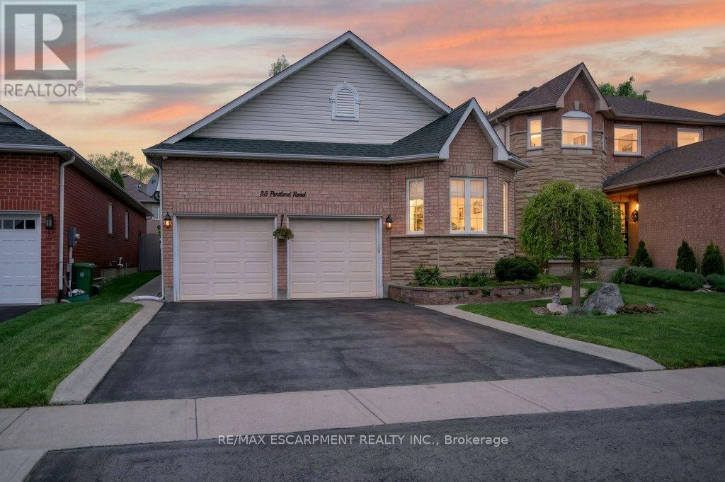 Detached at 35 PENTLAND ROAD, Hamilton (Waterdown)