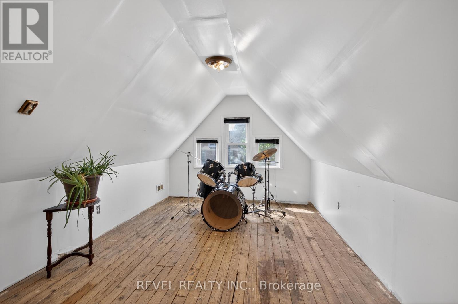 Detached at 125 BALSAM AVENUE S, Hamilton