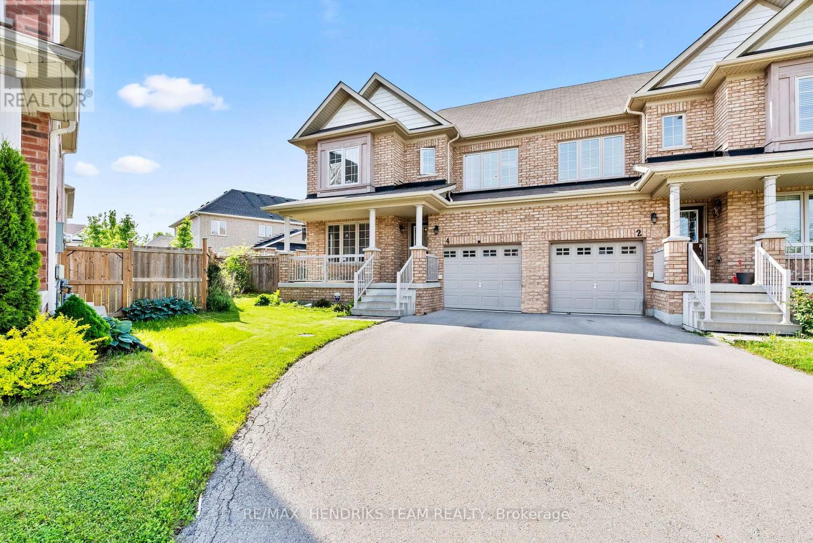 Semi-Detached/Link at 4 DURHAM WAY, St. Catharines
