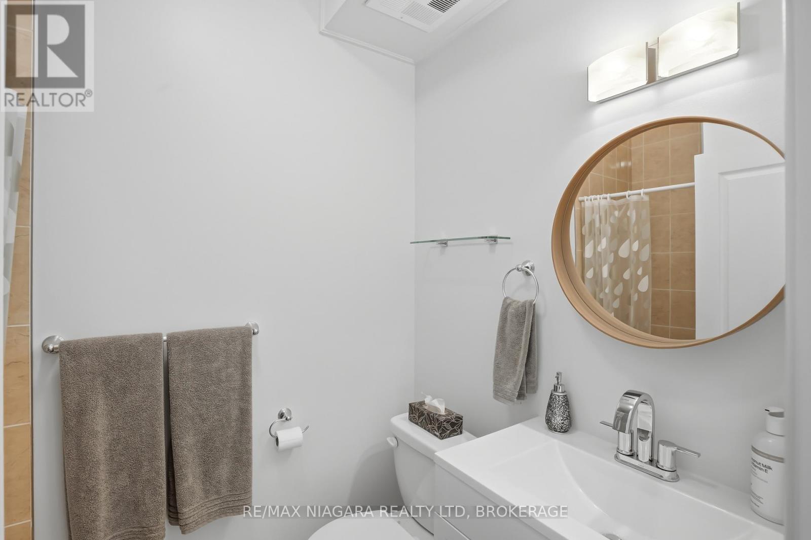 Townhouse at 104 - 6045 DUNN STREET, Niagara Falls