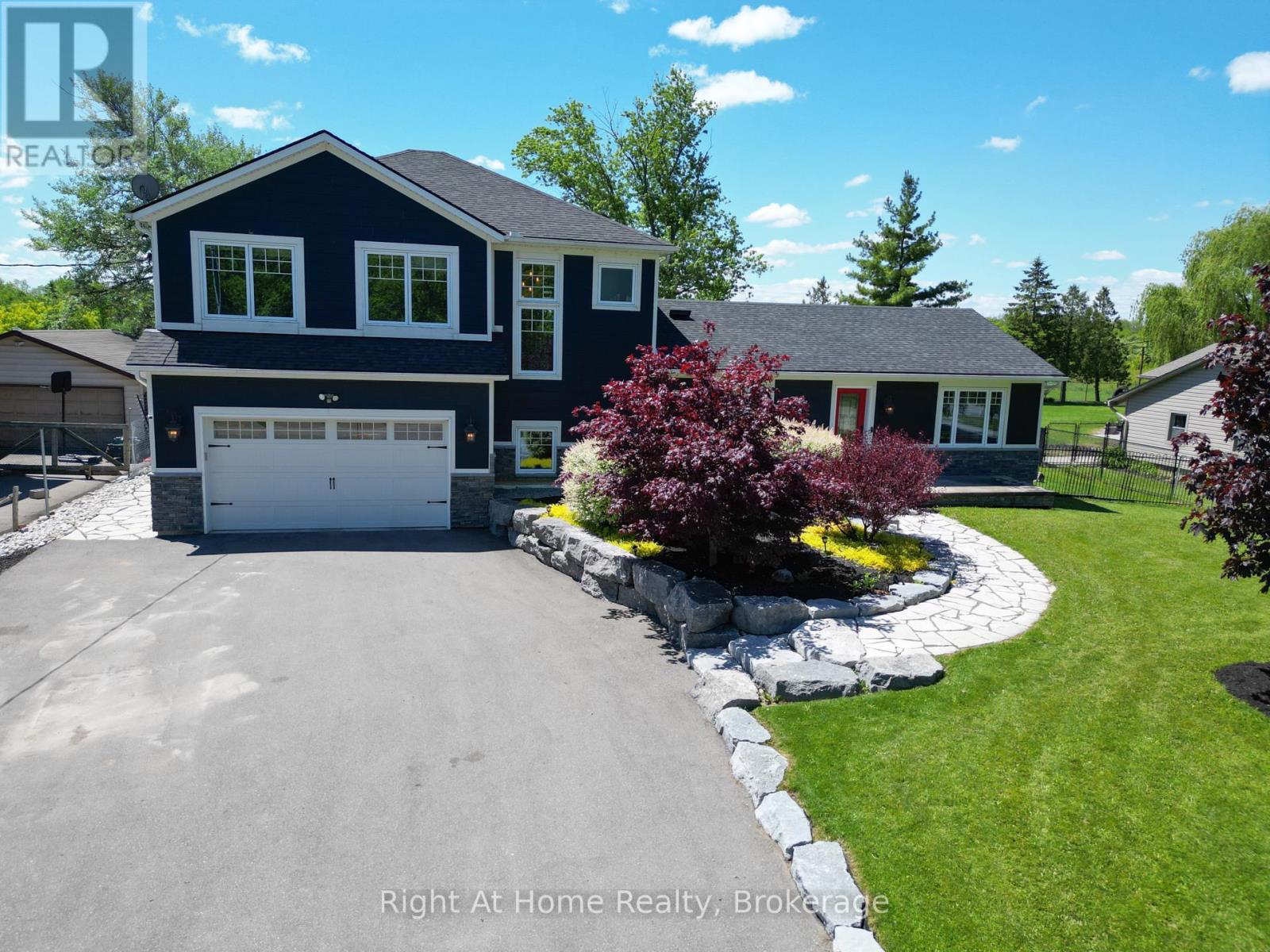 Detached at 367 GOLF CLUB ROAD, Hamilton