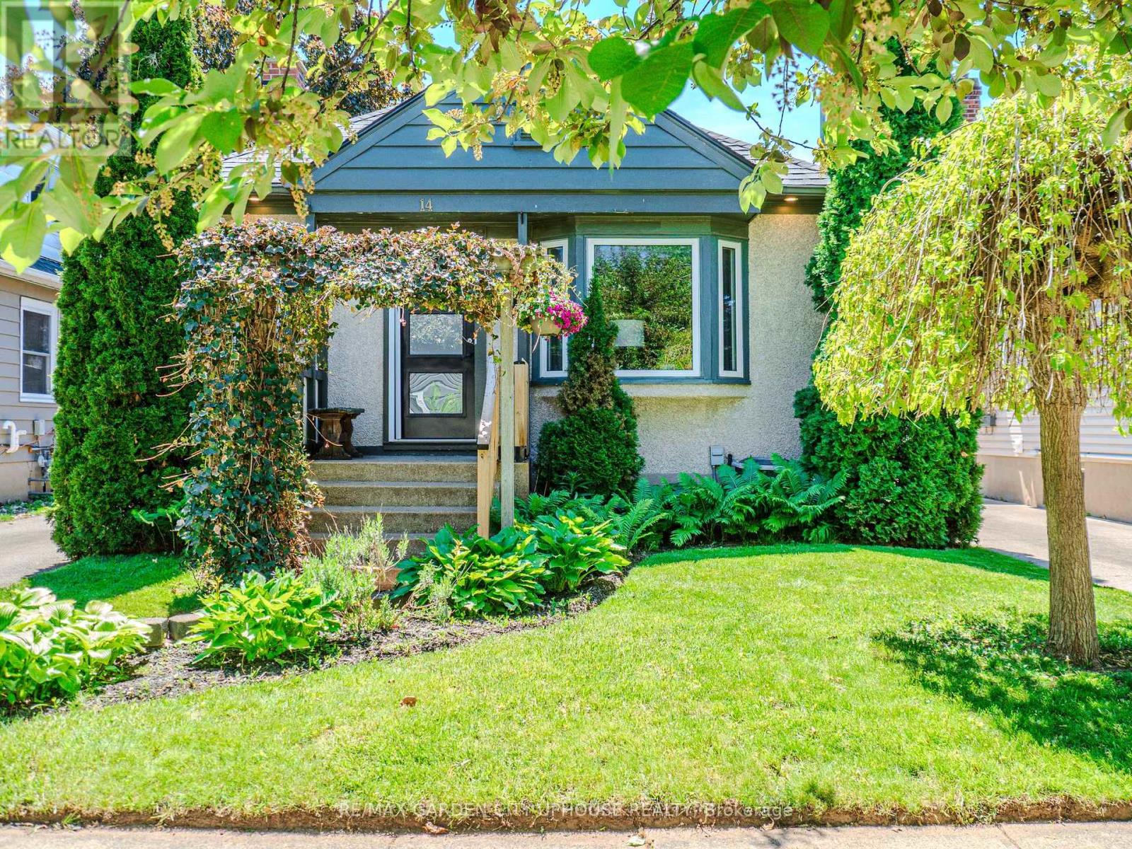 Detached at 14 SPRUCE STREET, St. Catharines (Downtown)