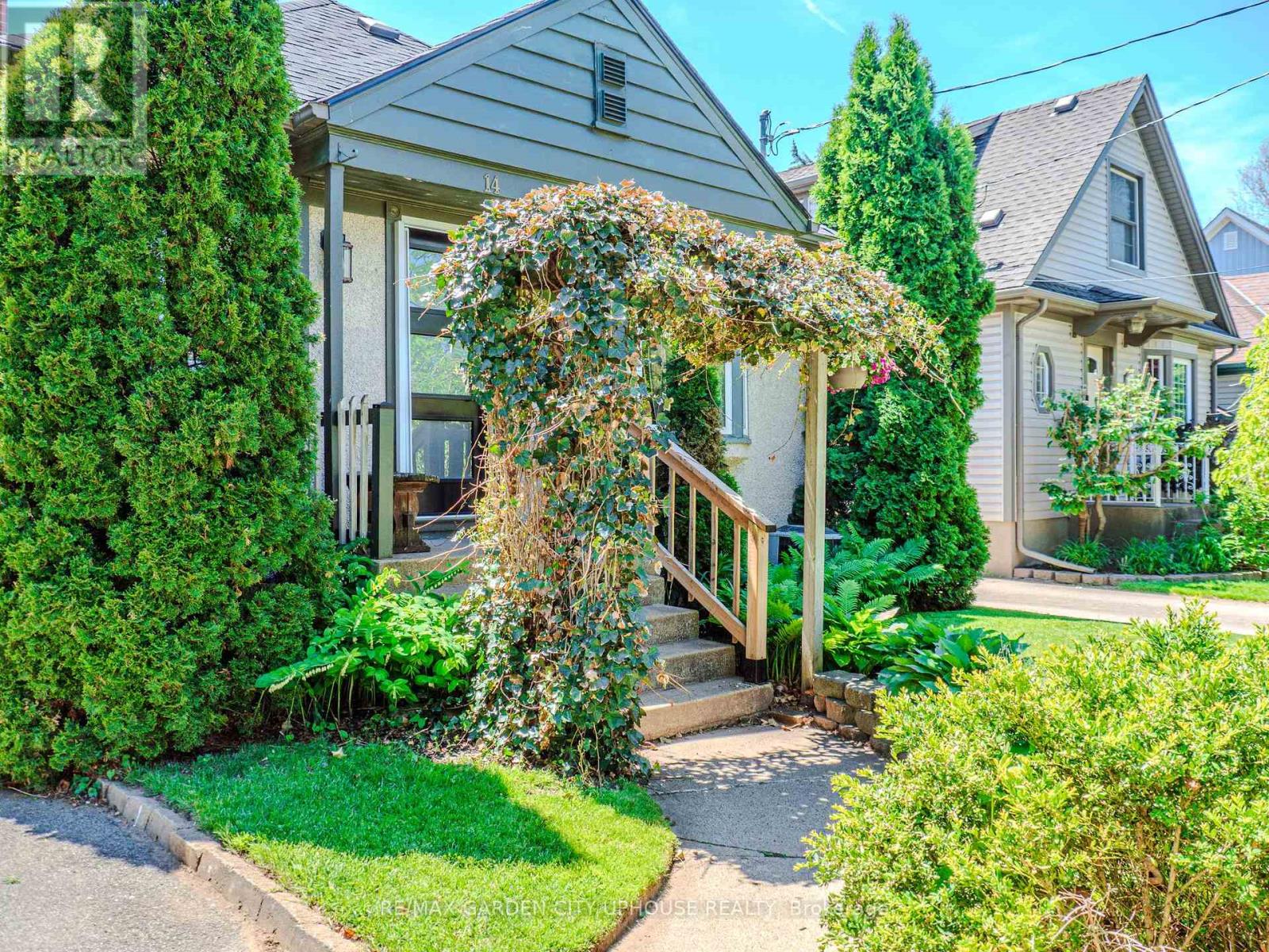 Detached at 14 SPRUCE STREET, St. Catharines