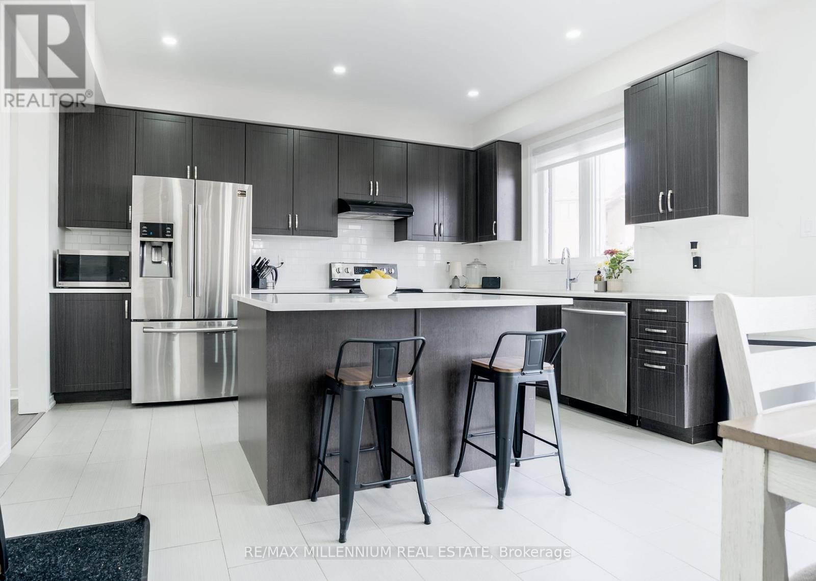 Detached at 87 LONGBOAT RUN W, Brantford