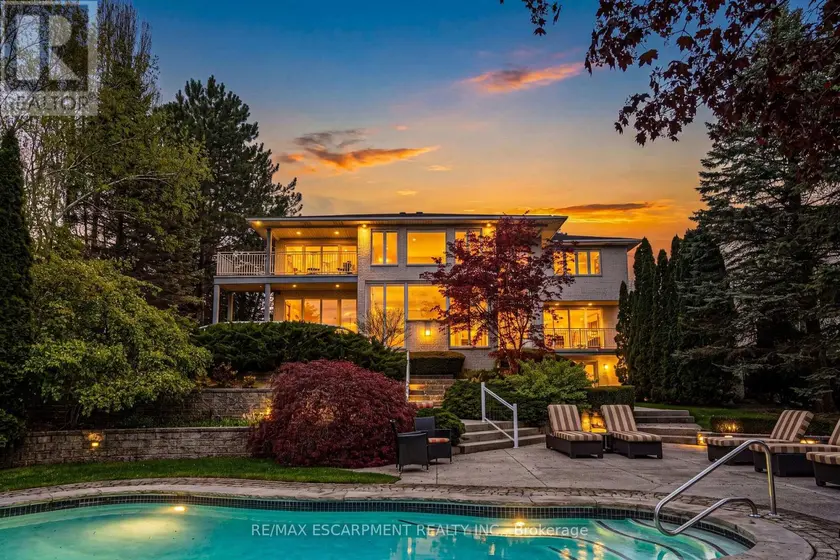 Detached at 2 ANSLOW COURT, Hamilton