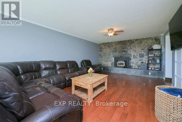 Detached at 77384 7TH LINE S, Melancthon