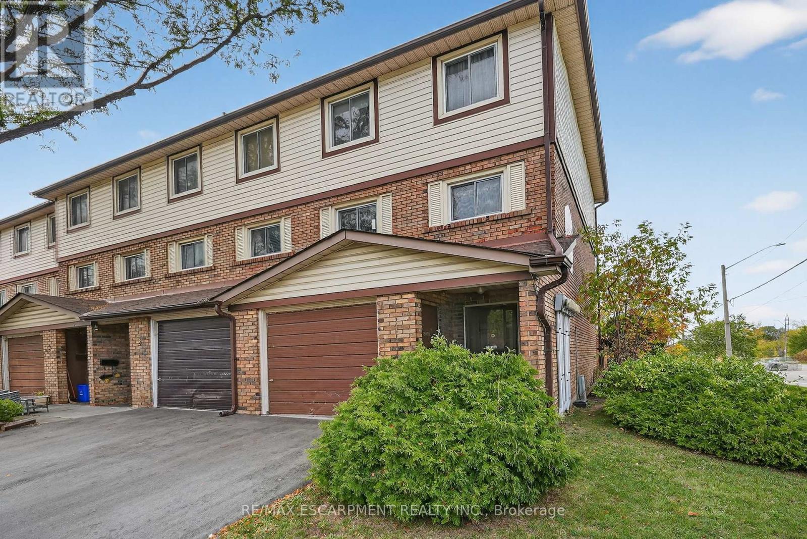 Townhouse at 1 - 34 BOW VALLEY DRIVE, Hamilton (Riverdale)