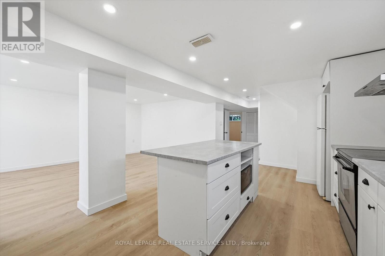 Detached at LOWER - 6 GREENING COURT, Hamilton