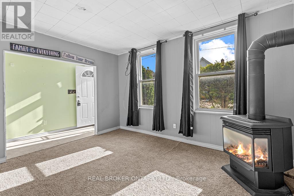 Detached at 1323 2ND AVENUE W, Owen Sound