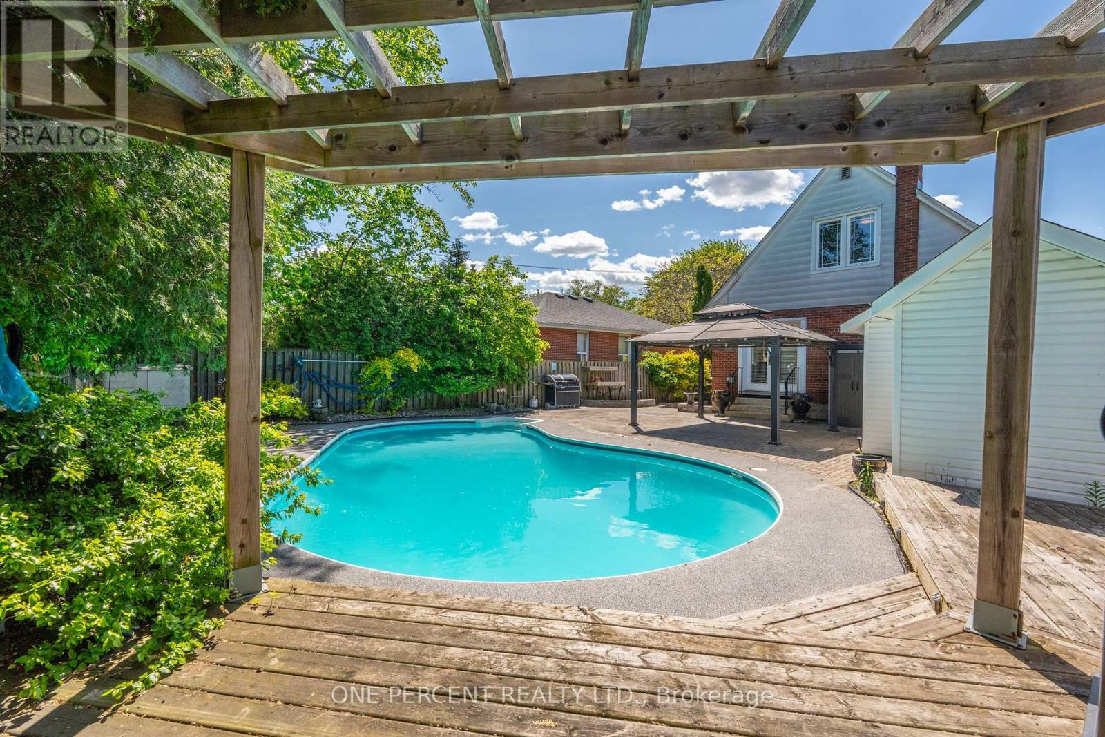 Detached at 27 DELEVAN CRESCENT, Hamilton