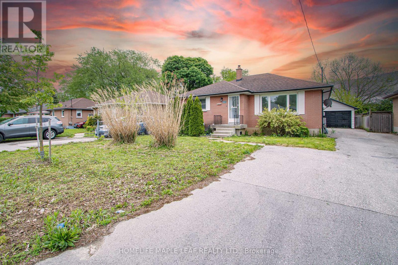 Detached at 1663 HANSULD STREET, London East (East N)